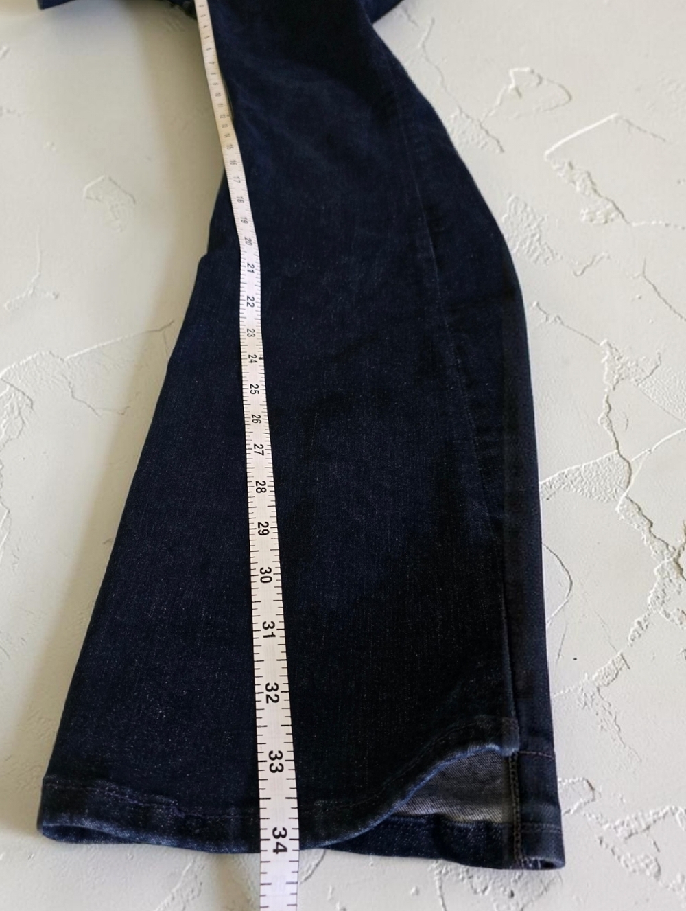 Frame Le One Flare Jeans in Keller Size 2 - 34" Inseam Long Dark Wash - Picture 8 of 12
